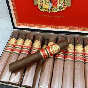 Xì Gà Romeo y Julieta Crafted by AJ Fernandez Toro